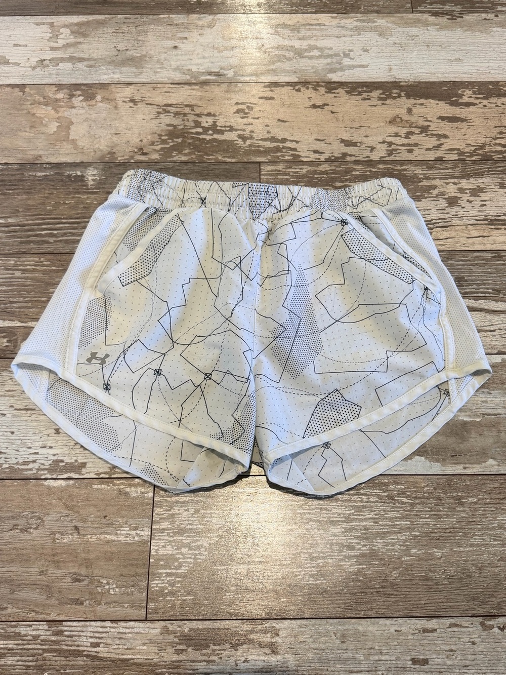 Under Armour White Abstract Women's Athletic Shorts With Pockets and Liner XS